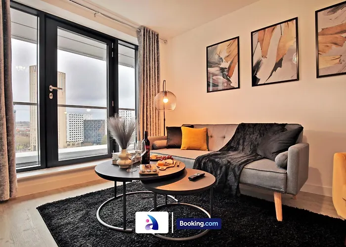 Modern 2 Bed, 2 Bath Apt With Ensuite By Avalora Short Lets & Serviced Accommodation Salford With Balcony, Near Tram Stop Salford Quays